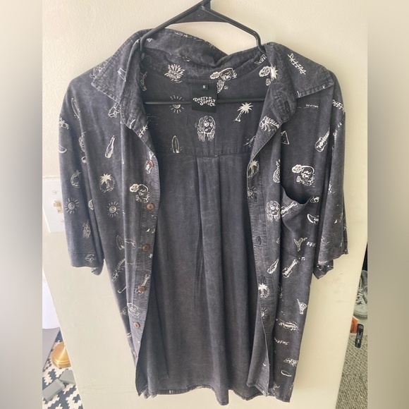 Button down cool surf collared black shirt - Picture 2 of 3